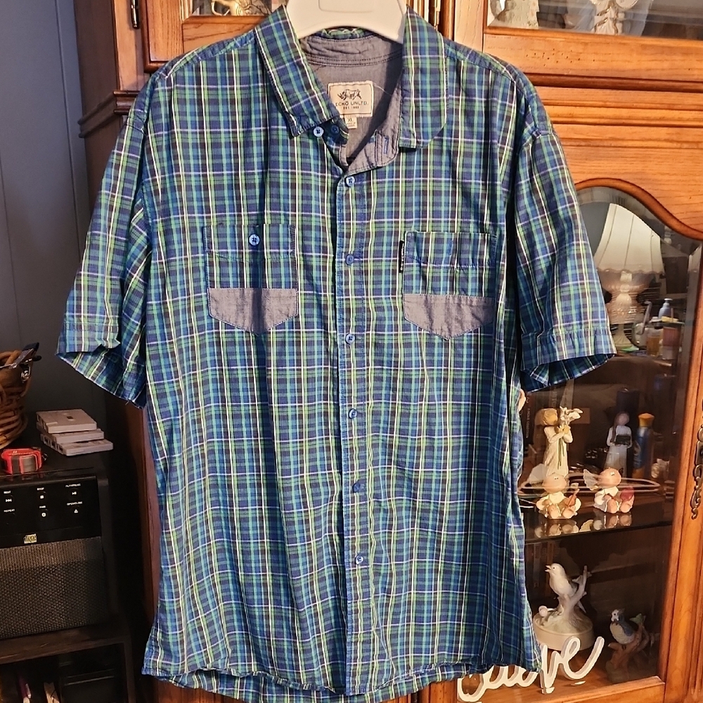 ✨5/$8✨ Men's Ecko Unlimited Blue and Green Casual Button Down Shirt B6